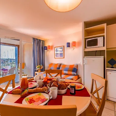 Apartment In Catalana Near Mediterranean Beaches
