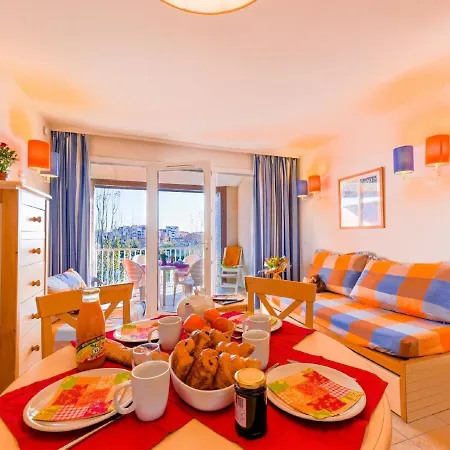 Apartment In Catalana Near Mediterranean Beaches Апартаменты