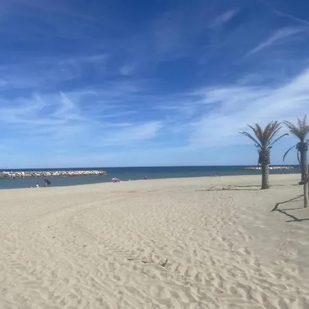 Apartment In Catalana Near Mediterranean Beaches Апартаменты